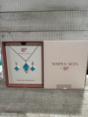 NWOT Bomb Party Simply Sets - The Adelyn Set